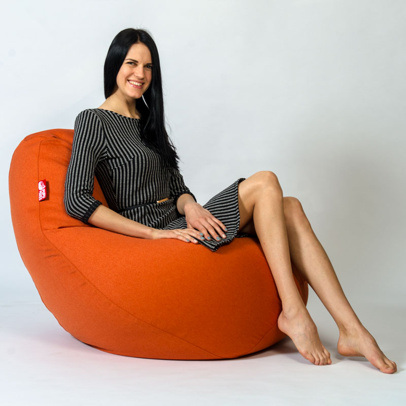 Pufs XL COZY - Oranžs, no labā sāna - pielietojumā